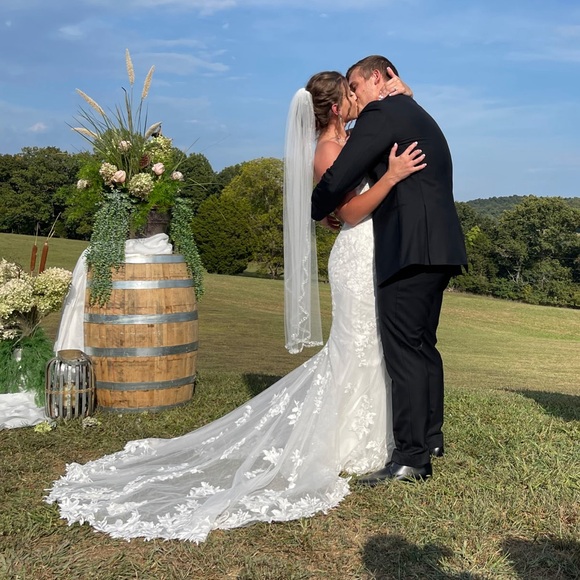 Meet your Posher, Emma - Picture 1 of 3